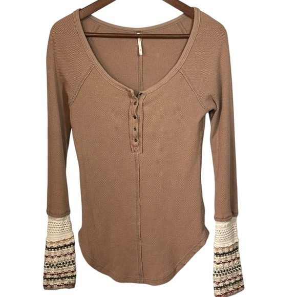 Free People Fitted Henley‎ Top Size S  Taupe Ski Lodge Crochet Cuff Waffle Knit - Picture 1 of 12